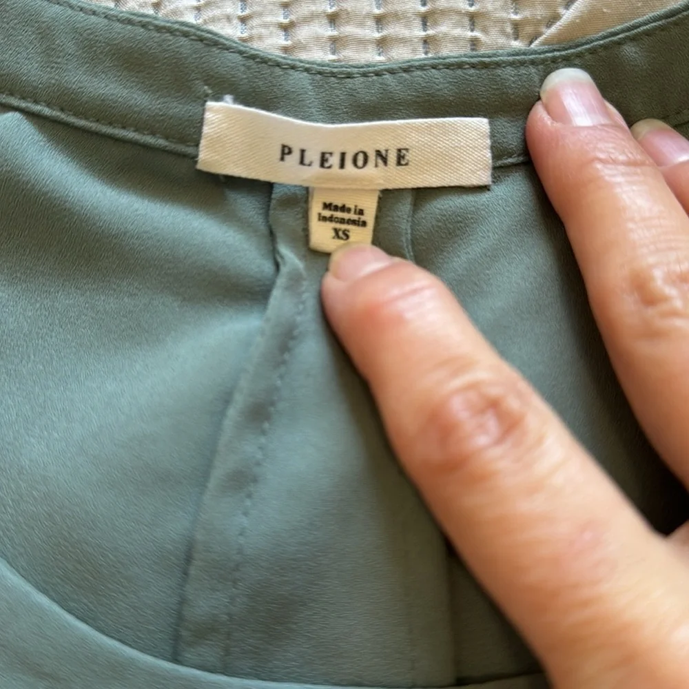 Pleione Sage green Chiffon Cap Sleeve Round Neck Blouse Size XS - Picture 2 of 5